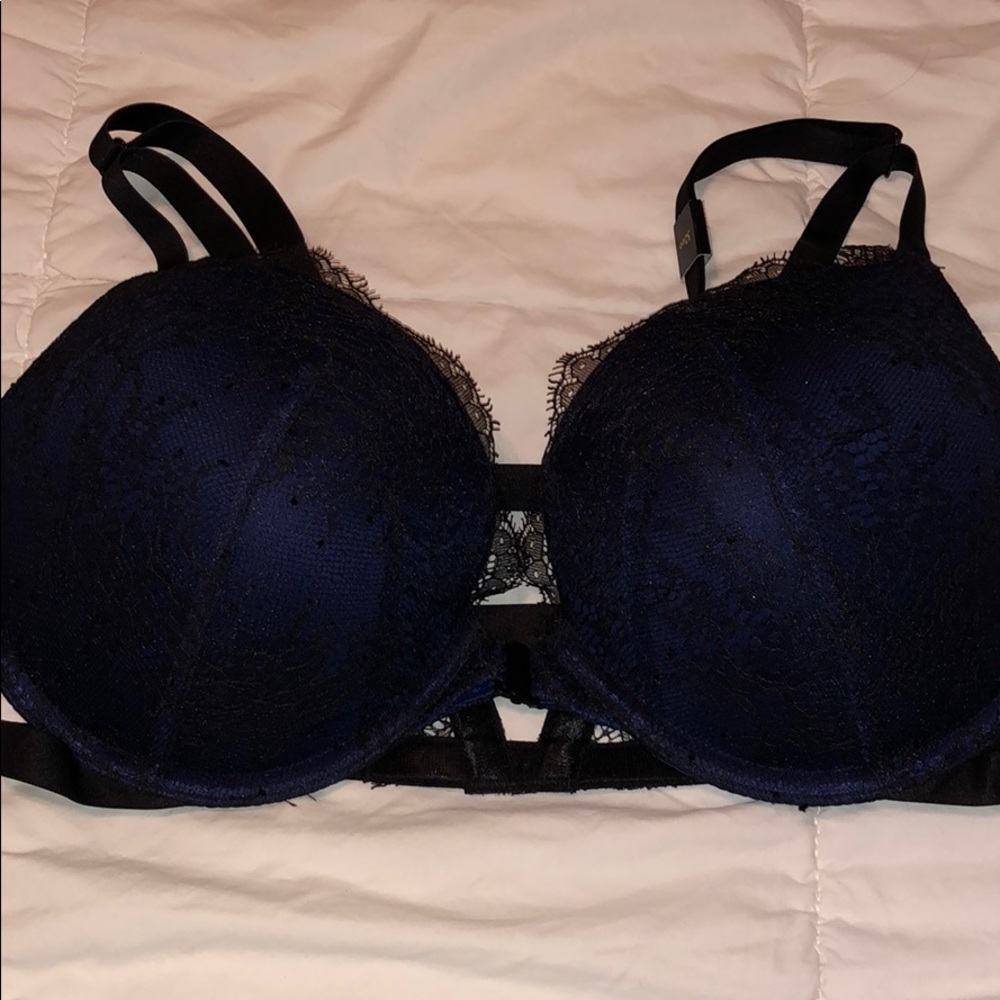 Victoria’s Secret Navy Push-up Bra 32DD